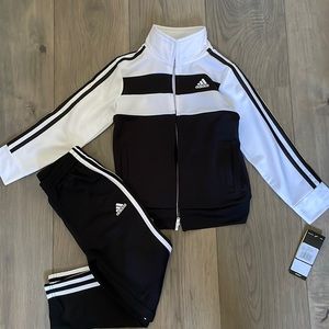 ❌SOLD❌Adidas Tracksuit Kids Size 5